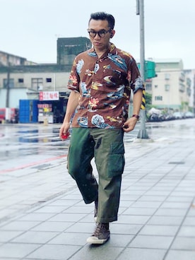「plain-me（プレインミー）のアイテム（カーゴパンツ）」を使った、Colorholic manさん（メンズ・172cm）の夏コーディネート