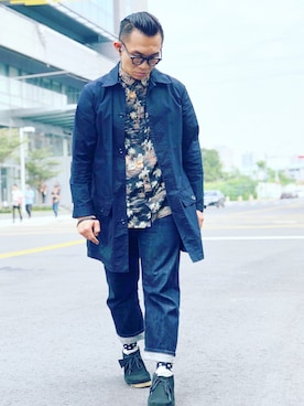 「clarks」｜「アイテム（トレンチコート）」を使った、Colorholic manさん（メンズ・172cm）の秋コーディネート