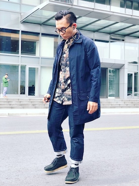 「clarks」｜「アイテム（トレンチコート）」を使った、Colorholic manさん（メンズ・172cm）の冬コーディネート