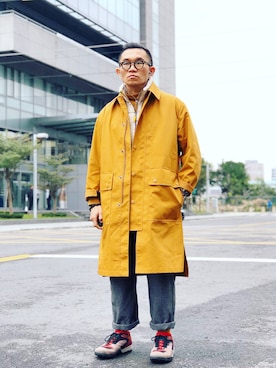「アイテム（トレンチコート、ゴールド系）」を使った、Colorholic manさん（メンズ・172cm）の冬コーディネート
