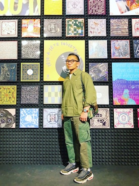 「plain-me（プレインミー）のアイテム（カーゴパンツ）」を使った、Colorholic manさん（メンズ・172cm）の春コーディネート
