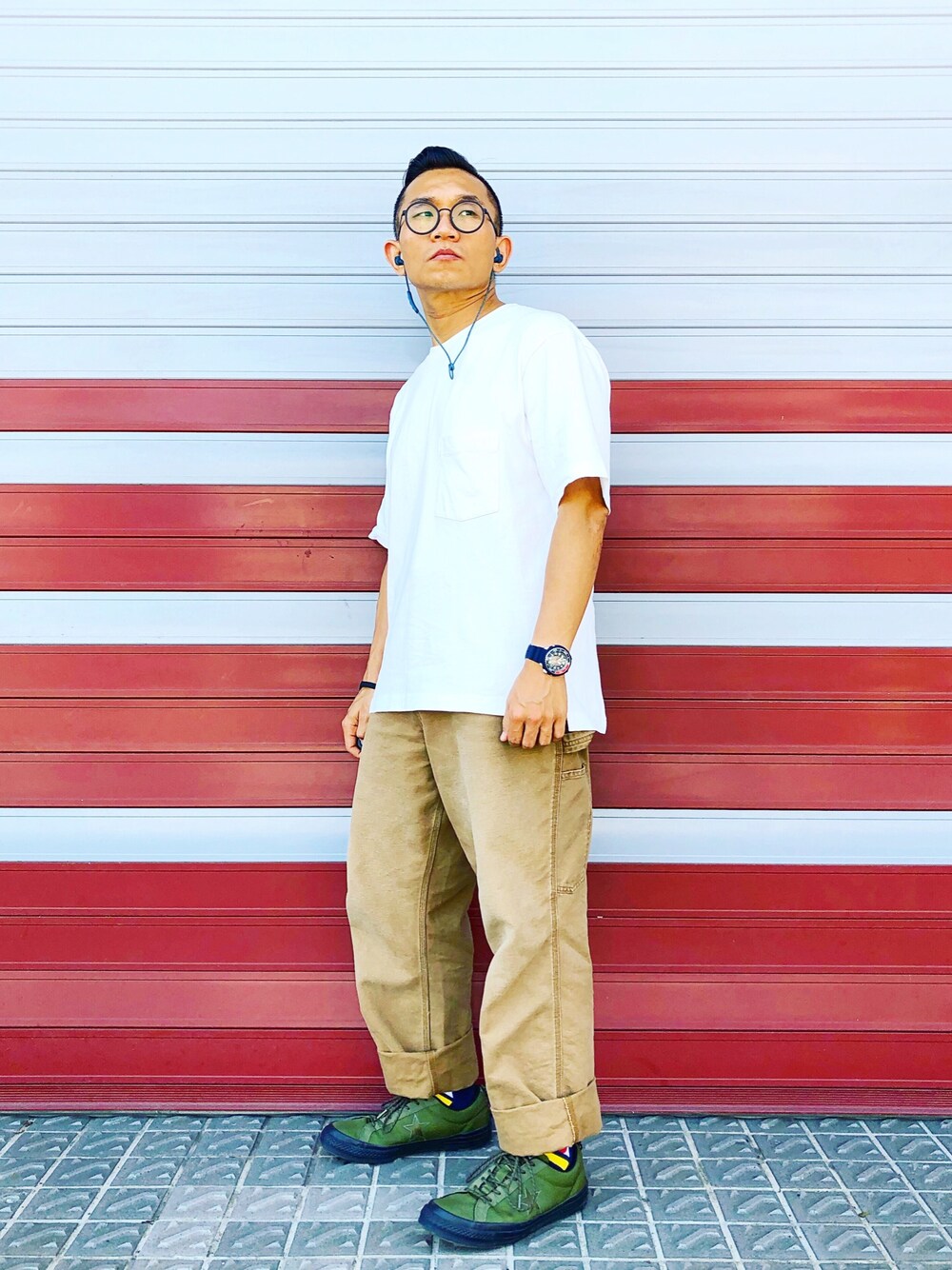 「UNIQLO、UNIQLO U、carhartt、Carhartt WIP(Carhartt WIP)、converse、Converse one star、ootd、menswear、streetstyle、streetfashion」｜「UNIQLOのアイテム（Tシャツ/カットソー、ホワイト系）」を使った、Colorholic manさん（メンズ・172cm）の夏コーディネートの1枚目の写真