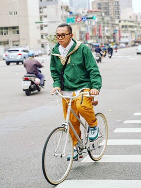 「J.CREW」｜「アイテム（その他アウター）」を使った、Colorholic manさん（メンズ・172cm）の春コーディネート