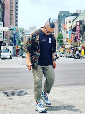 「oqLiq（オークリック）のアイテム（その他アウター）」を使った、Colorholic manさん（メンズ・172cm）の春コーディネート
