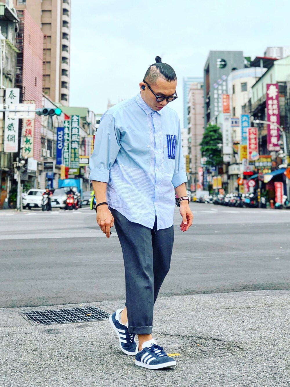 「niko and ...、UNIQLO、UNIQLO JW ANDERSON、adidas、adidas originals、ootd、streetstyle、streetfashion、menswear」｜「niko and...のアイテム（シャツ/ブラウス、ブルー系）」を使った、Colorholic manさん（メンズ・172cm）の春コーディネートの1枚目の写真