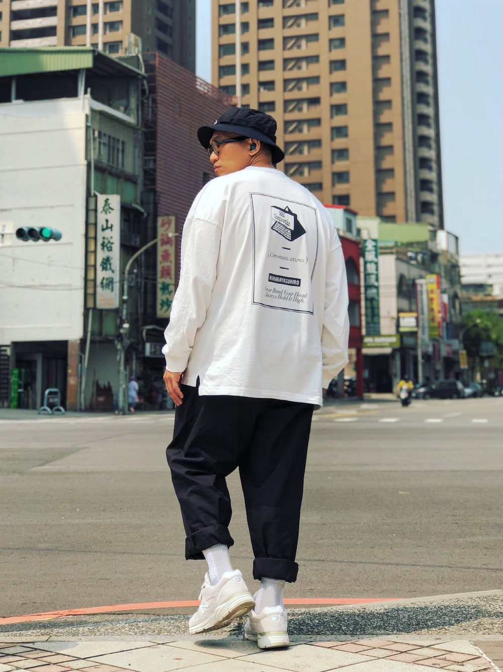「MIHARAYASUHIRO、GU、UNIQLO、UNIQLO U、New Balance、THE NORTH FACE、ootd、streetstyle、streetfashion、menswear」｜「GUのアイテム（Tシャツ/カットソー、ホワイト系）」を使った、Colorholic manさん（メンズ・172cm）の春コーディネートの1枚目の写真