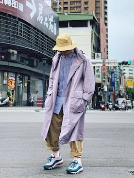 「nike」｜「アイテム（トレンチコート）」を使った、Colorholic manさん（メンズ・172cm）の春コーディネート