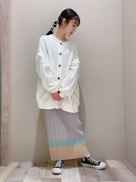 「白ニット」｜「アイテム（スカート、グレー系）」を使った、minoriさん（レディース・147cm）の春コーディネート