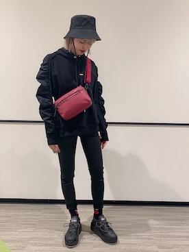 「DIESEL（ディーゼル）のアイテム（ハット）」を使った、RIKAさん（レディース・170cm）の冬コーディネート
