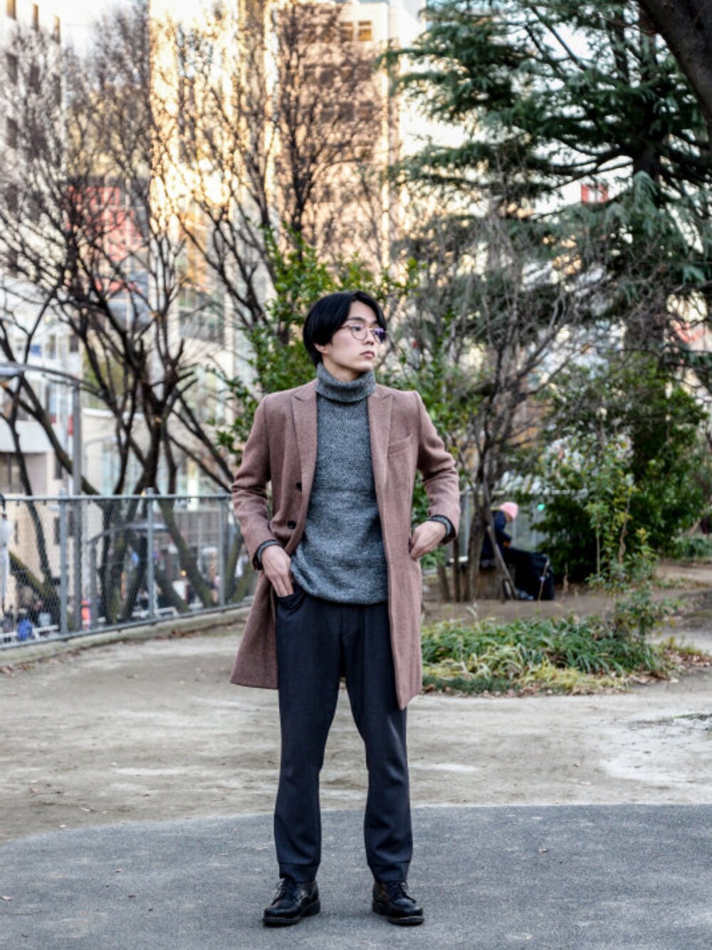 「soeのsoe - Tweed Chester Coat（size - 1）¥28000+tax（チェスターコート、ブラウン系）」を使った、kodona_tokyoさん（メンズ・177cm）の冬コーディネートの1枚目の写真