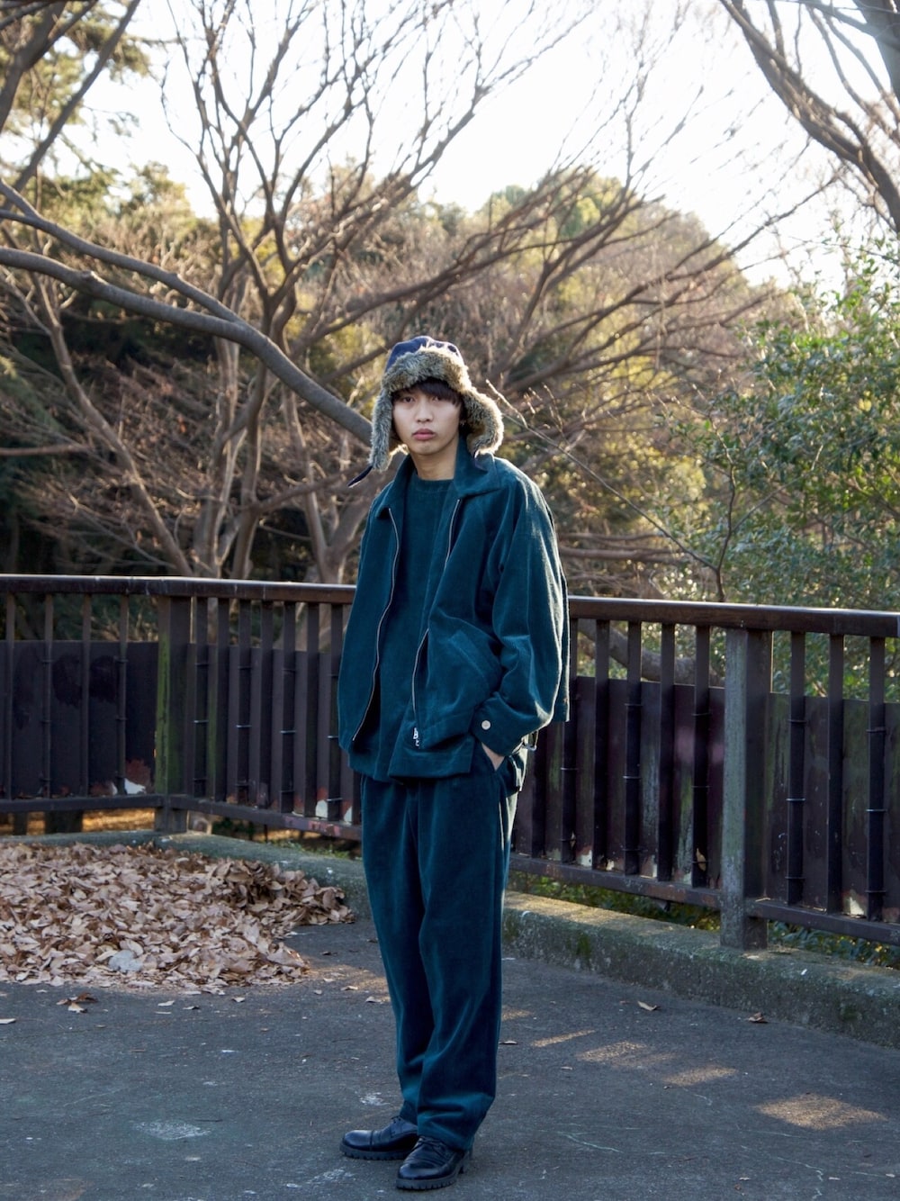 「休日スタイル、カジュアル、シンプルコーデ、ootd、大人カジュアル、セットアップ、グリーン、コーデュロイ、冬コーデ、冬」｜「yotsubaのCorduroy Zip Jaket / Green（その他アウター、グリーン系）」を使った、kodona_tokyoさん（メンズ・175cm）の冬コーディネートの1枚目の写真