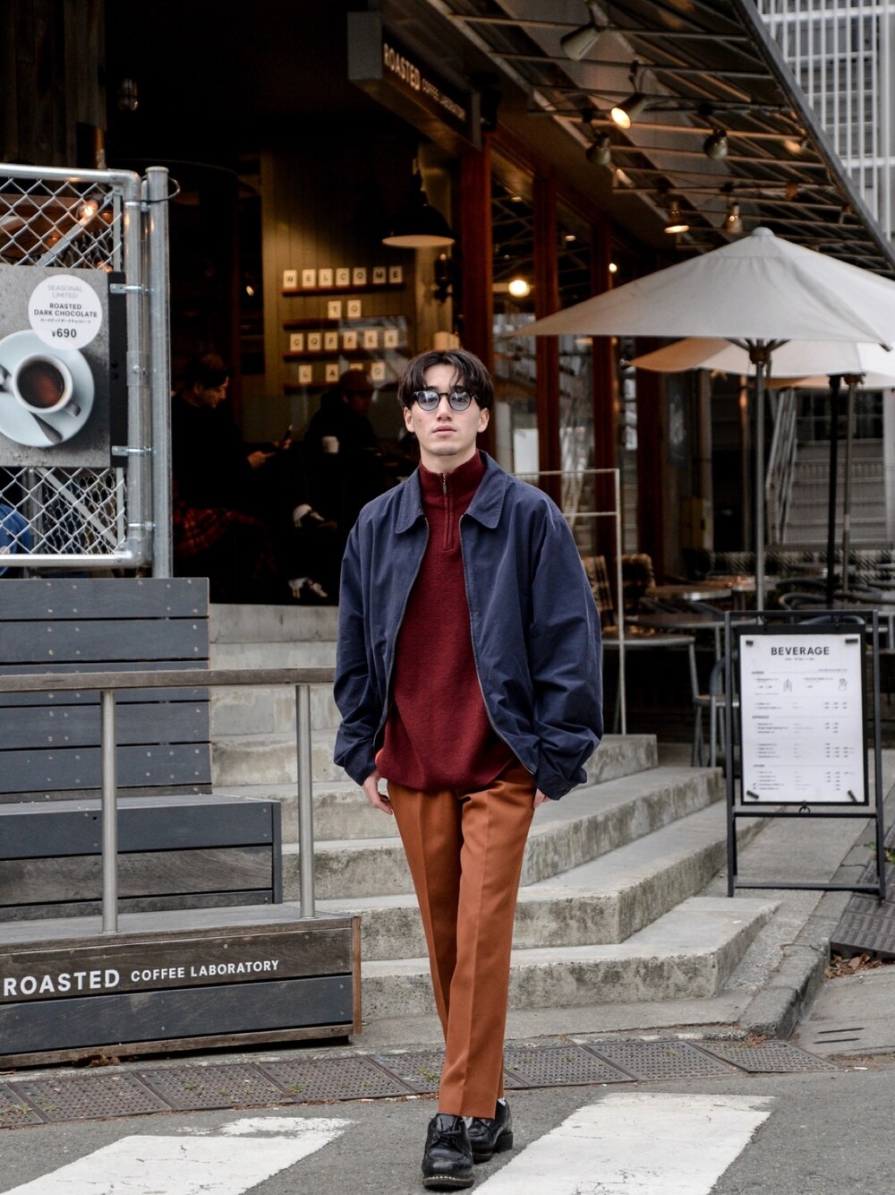 「シンプルコーデ、はるコーデ、大人カジュアル、カジュアル、パンツスタイル、ニット、ジャケット、スラックス、春コーデ、ootd」｜「J.CREWのアイテム（その他アウター、ブラック系）」を使った、kodona_tokyoさん（メンズ・170cm）の春コーディネートの1枚目の写真