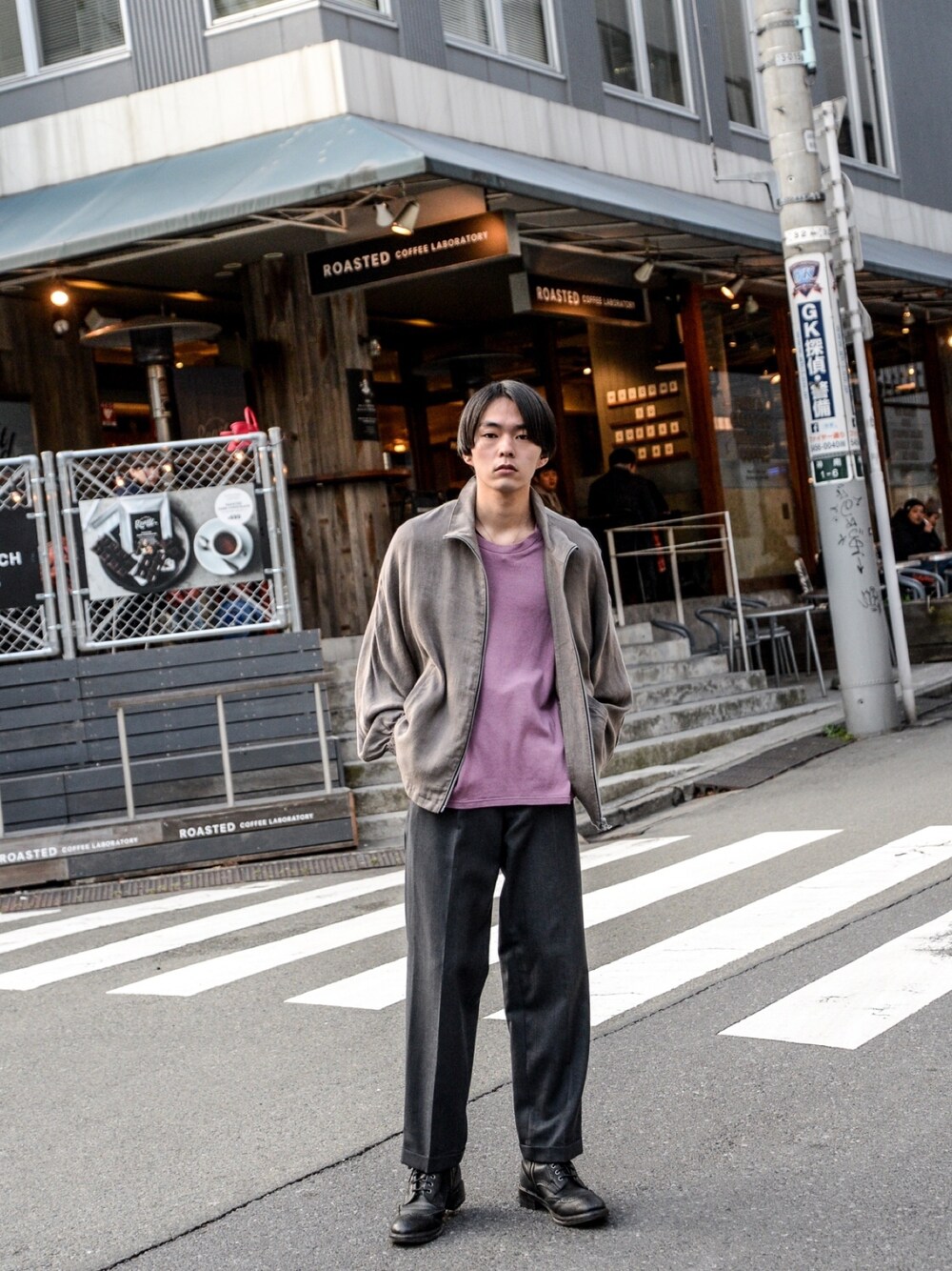 「春、カジュアル、オトナカジュアル、古着、ワイドパンツ、スラックス、ジャケット、リネン、春コーデ、グレー」｜「URUのアイテム（ジャケット/アウター、グレー系）」を使った、kodona_tokyoさん（メンズ・177cm）の春コーディネートの1枚目の写真