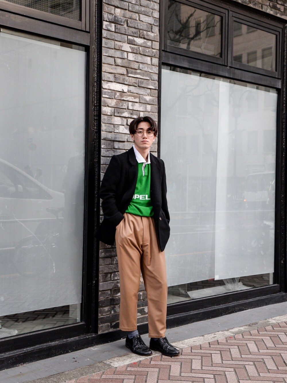 「シンプルコーデ、スポーツミックス、フットボールTシャツ、ジャケット、ootd、春コーデ、ブラック、スラックス、きれいめカジュアル、大人カジュアル」｜「Our Legacyのアイテム（テーラードジャケット、ブラック系）」を使った、kodona_tokyoさん（メンズ・170cm）の春コーディネートの1枚目の写真