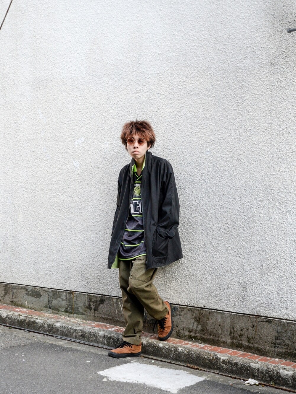 「休日スタイル、カジュアルコーデ、スポーツミックス、ootd、スニーカー、パンツスタイル、古着、春コーデ、春、ブラック」｜「UMBROのアイテム（Tシャツ/カットソー、ブラック系）」を使った、kodona_tokyoさん（メンズ・170cm）の春コーディネートの1枚目の写真