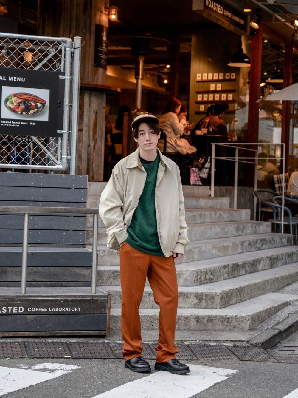 「シンプルコーデ、ラクチンコーデ、オトナカジュアル、ootd、スラックス、ジャケット、春コーデ、春、グリーン、ベージュ」｜「no brandのアイテム（その他アウター、ベージュ系）」を使った、kodona_tokyoさん（メンズ・170cm）の春コーディネートの1枚目の写真