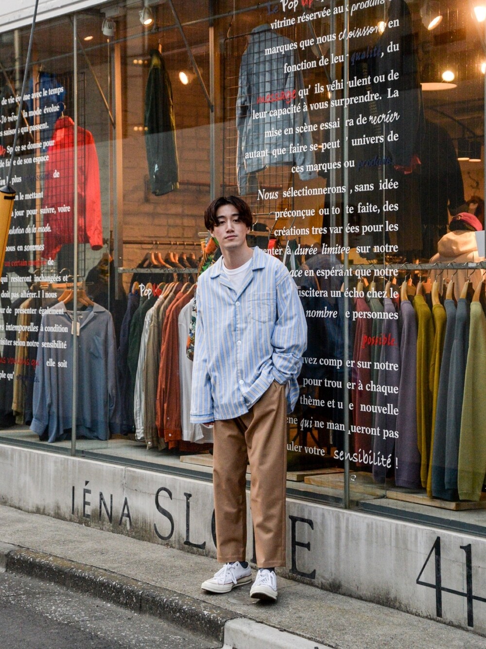 「休日スタイル、シャツスタイル、ストライプ、スラックス、きれいめカジュアル、春コーデ、春、ootd、ストリート、コンバース」｜「no brandのアイテム（シャツ/ブラウス、ブルー系）」を使った、kodona_tokyoさん（メンズ・170cm）の春コーディネートの1枚目の写真