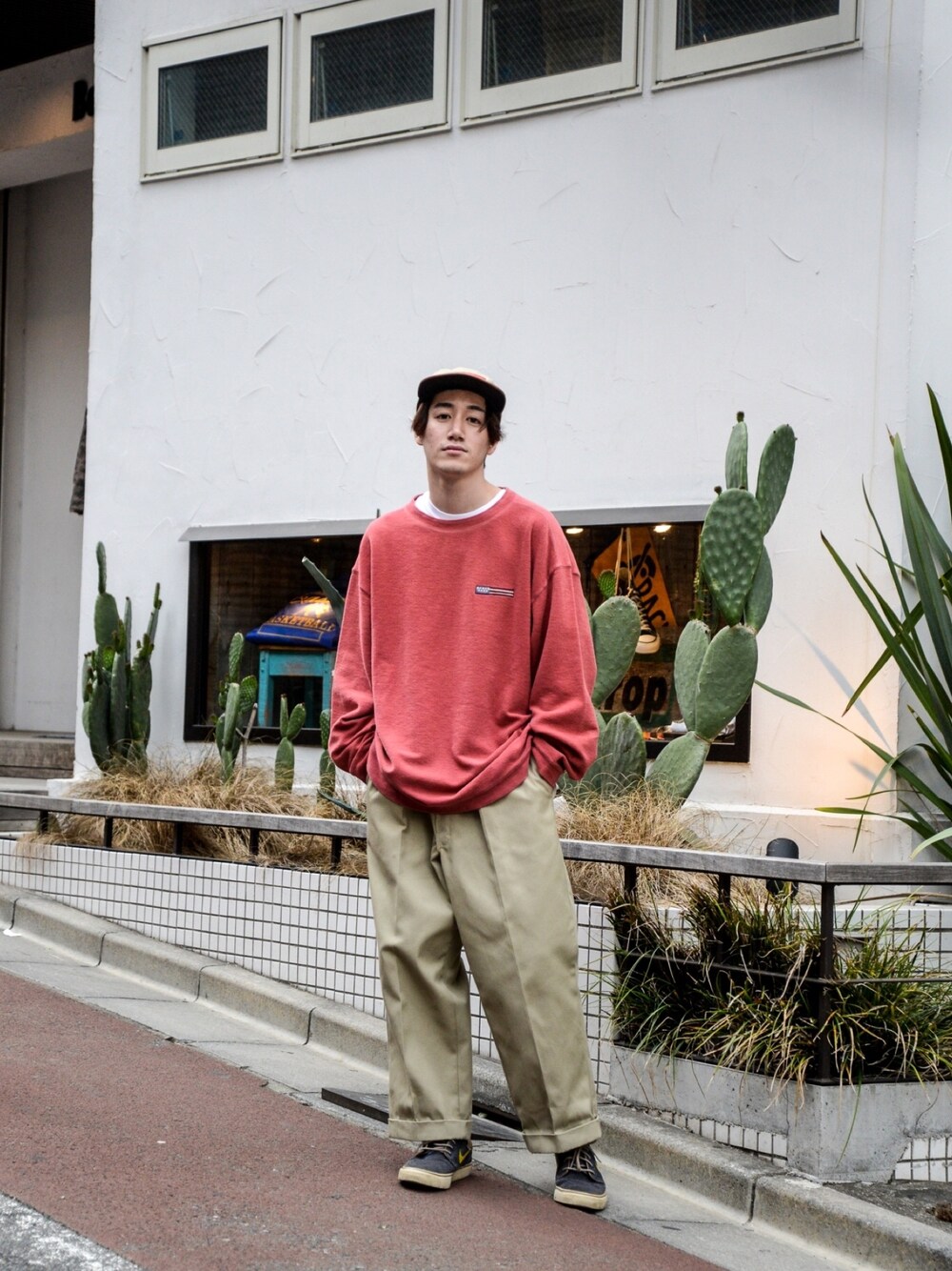 「カジュアルコーデ、春、大人カジュアル、パンツスタイル、シンプル、休日コーデ、ootd、ストリート、春コーデ、スウェット」｜「no brandのアイテム（スウェット、ピンク系）」を使った、kodona_tokyoさん（メンズ・170cm）の春コーディネートの1枚目の写真