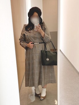 「チェックワンピース」｜「アイテム（アナログ腕時計）」を使った、繭さん（レディース・159cm）の秋コーディネート