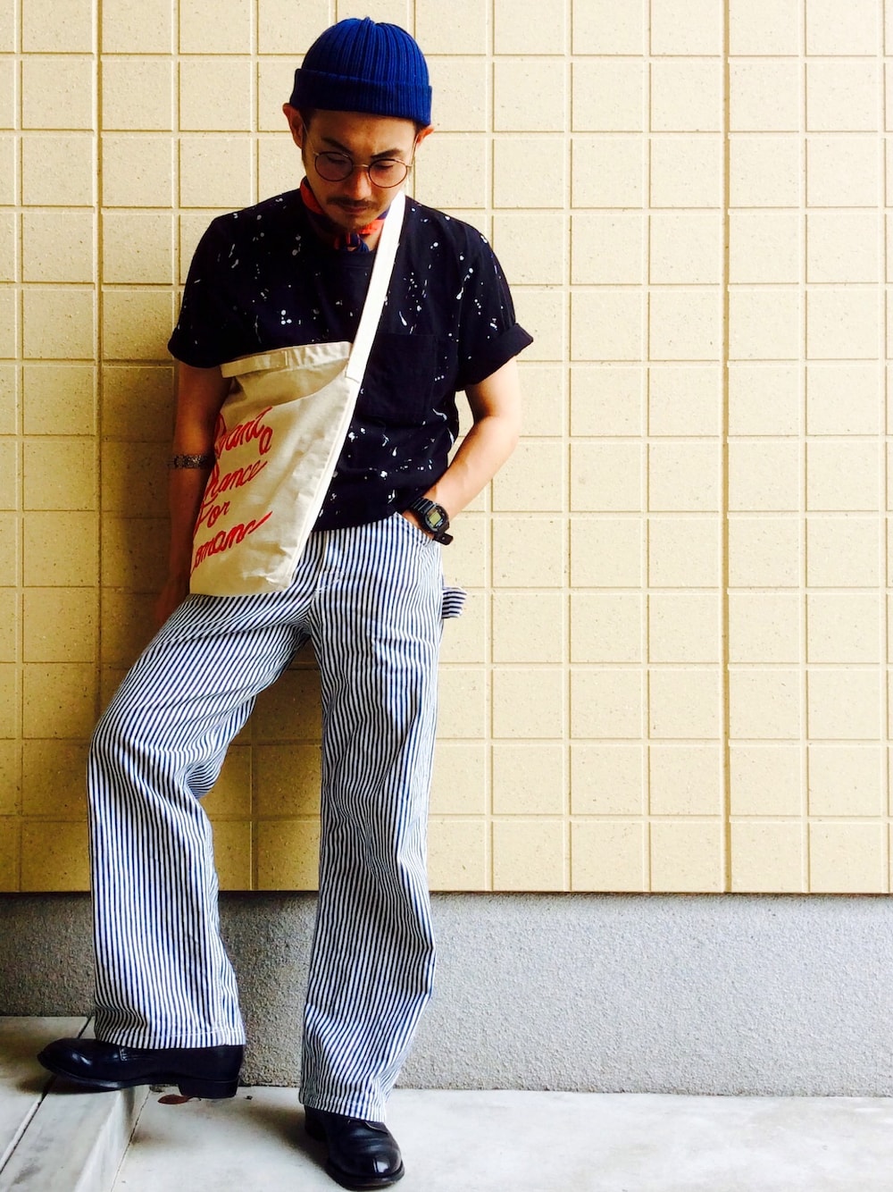 「THE SHOP TK、THESHOPTK、ニット帽、夏、休日スタイル、ラフ、メガネ男子、ワーク、ペイント」｜「THE SHOP TK のインディゴ調コットンリブワッチ（ニットキャップ/ビーニー、ブルー系）」を使った、soulmanさん（メンズ・163cm）の夏コーディネートの1枚目の写真