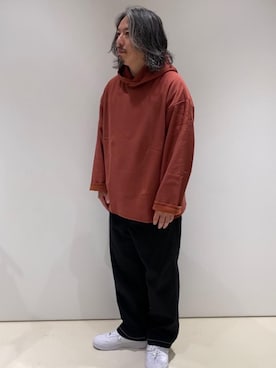 「UNITED ARROWS & SONS（ユナイテッドアローズアンドサンズ）のUNITED ARROWS & SONS（ユナイテッドアローズ＆サンズ）CUTOFF HOODIE（パーカー、オレンジ系）」を使った、松本　学さん（メンズ・171cm）の秋コーディネート