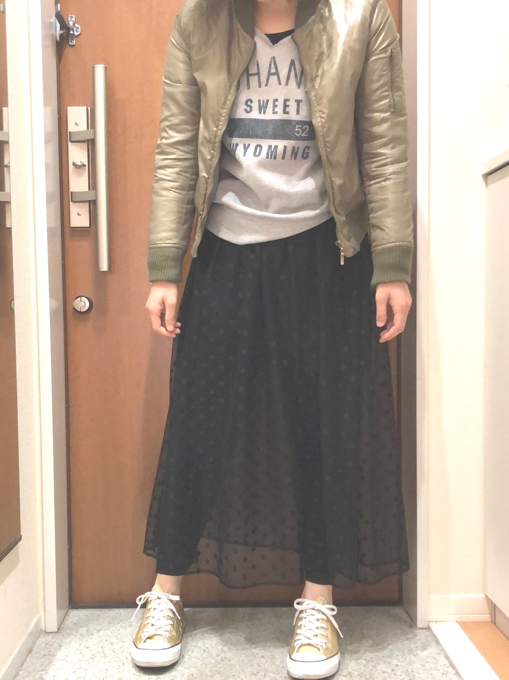 「RAY CASSINのアイテム（MA-1、グリーン系）」を使った、m.さん（レディース・161cm）の春コーディネートの1枚目の写真