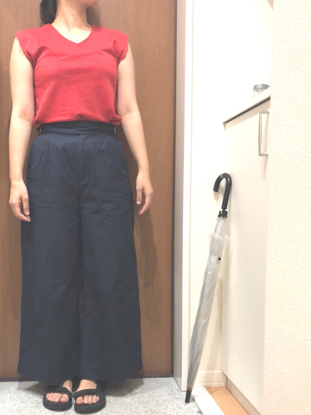 「スカラップ、スポーツサンダル」｜「mysticの【mystic】スカラップタンクTOP（キャミソール、レッド系）」を使った、m.さん（レディース・161cm）の夏コーディネートの1枚目の写真