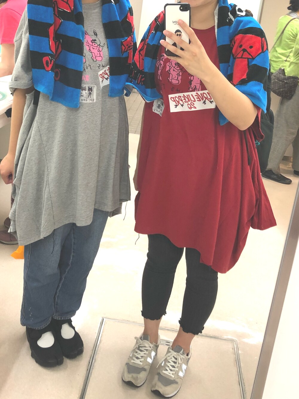 「aikoジャンキー、aiko、aikoグッズ、aikoライブ」｜「AIKOのアイテム（Tシャツ/カットソー、レッド系）」を使った、m.さん（レディース・161cm）の秋コーディネートの1枚目の写真