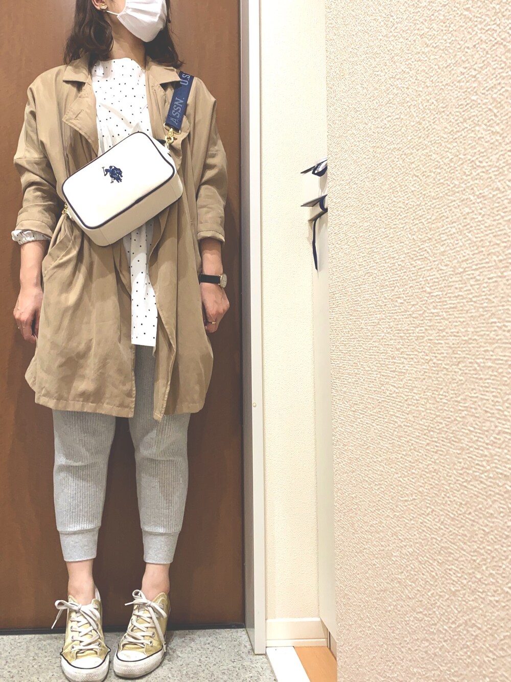 Kastane（カスタネ）の「ドットVギャザーブラウス（シャツ