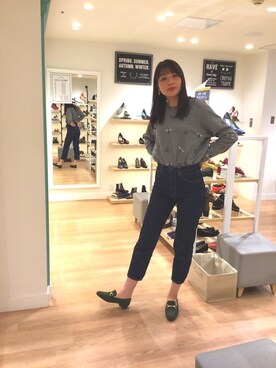 「アイテム（ローファー、グリーン系）」を使った、ORientalTRaffic高田馬場さん（レディース・163cm）の秋コーディネート