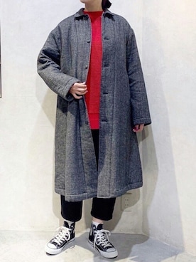 「赤ニット」｜「アイテム（ステンカラーコート）」を使った、RNA MEDIA ZOZOTOWN STAFFさん（レディース・169cm）の秋コーディネート