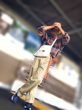 「THE NORTH FACE（ザノースフェイス）のTHE NORTH FACE MUSETTE BAG (ﾅﾁｭﾗﾙ/ﾌﾞﾗｯｸ)（ショルダーバッグ）」を使った、Sさん（メンズ・171cm）の秋コーディネート