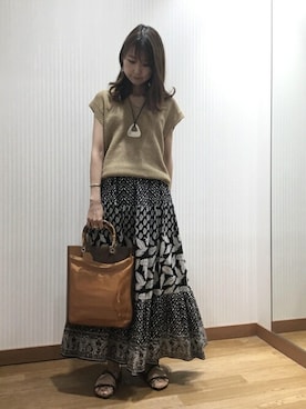 「sara mallika（サラ マリカ）のアイテム（スカート）」を使った、WOMEN'S STAFFさん（レディース・162cm）の春コーディネート