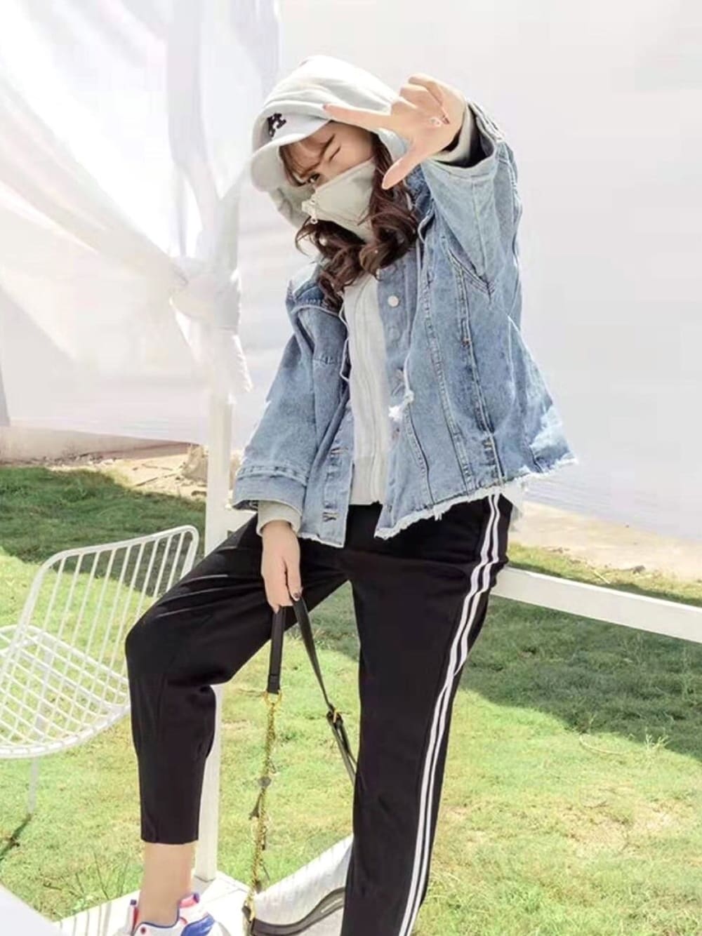 「ootd、ファッション、今日のコーデ、コーディネート、おしゃれさんと繋がりたい、ボア、Gジャン、パーカー、スポーツミックス、ストリート」｜「BAYBLOのフェイクレイヤード3rdタイプ裏ボアGシャン(RMS)（デニムジャケット、グレー系）」を使った、【BAYBLO】Officialさん（レディース・168cm）の秋コーディネートの1枚目の写真