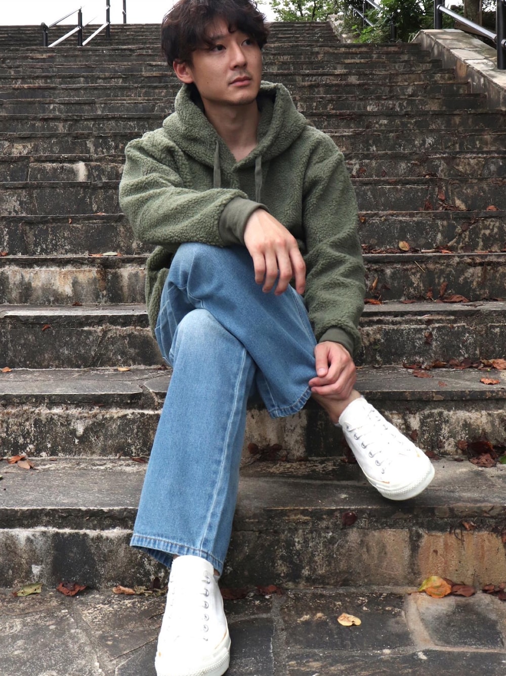 「ootd、おしゃれさんと繋がりたい、今日のコーデ、カジュアルコーデ、ハイウエスト、ハイウエストパンツ、ハイウエストデニム、ボア、パーカー、コンバース」｜「BAYBLOの【ユニセックス】ビッグシルエット シープボア プルオーバー パーカー (BG)（パーカー、グリーン系）」を使った、【BAYBLO】Officialさん（メンズ・174cm）の秋コーディネートの1枚目の写真