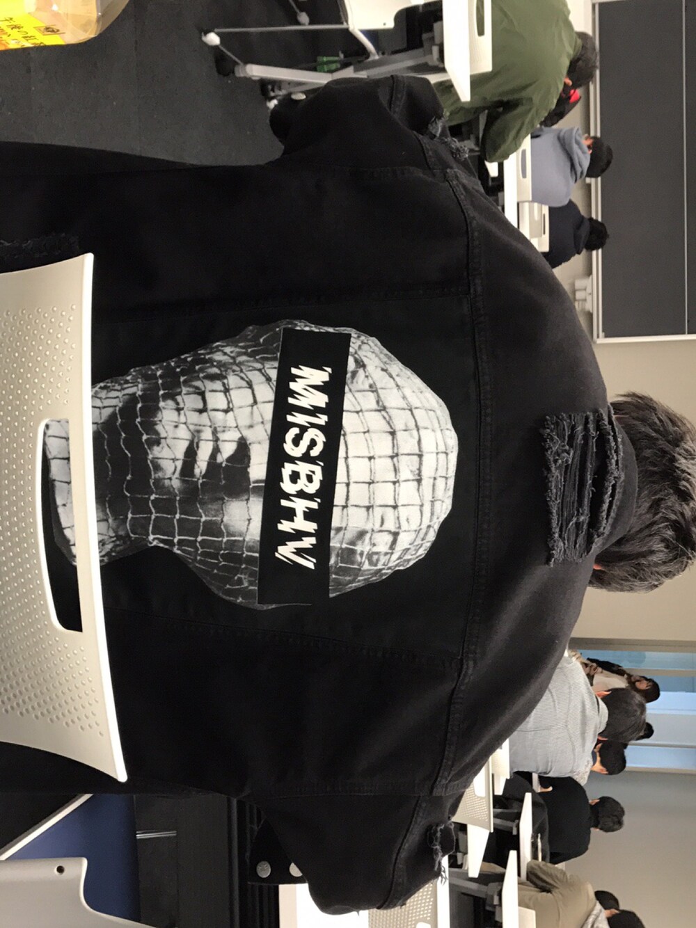 「wearhalloween2017」｜「MISBHVのアイテム（デニムジャケット、ブラック系）」を使った、スモーカーさん（メンズ・170cm）の秋コーディネートの1枚目の写真