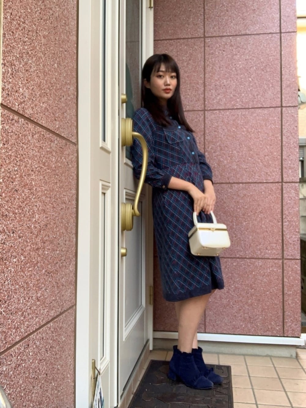 「私の推しブランド、レトロ、三匹のこねこ、くるみボタン、ワンピース、ブーティー、ポップ、純喫茶」｜「三匹の子ネコのアイテム（ワンピース、ブルー系）」を使った、ヨシコ🎒コレクションさん（レディース・165cm）の冬コーディネートの1枚目の写真