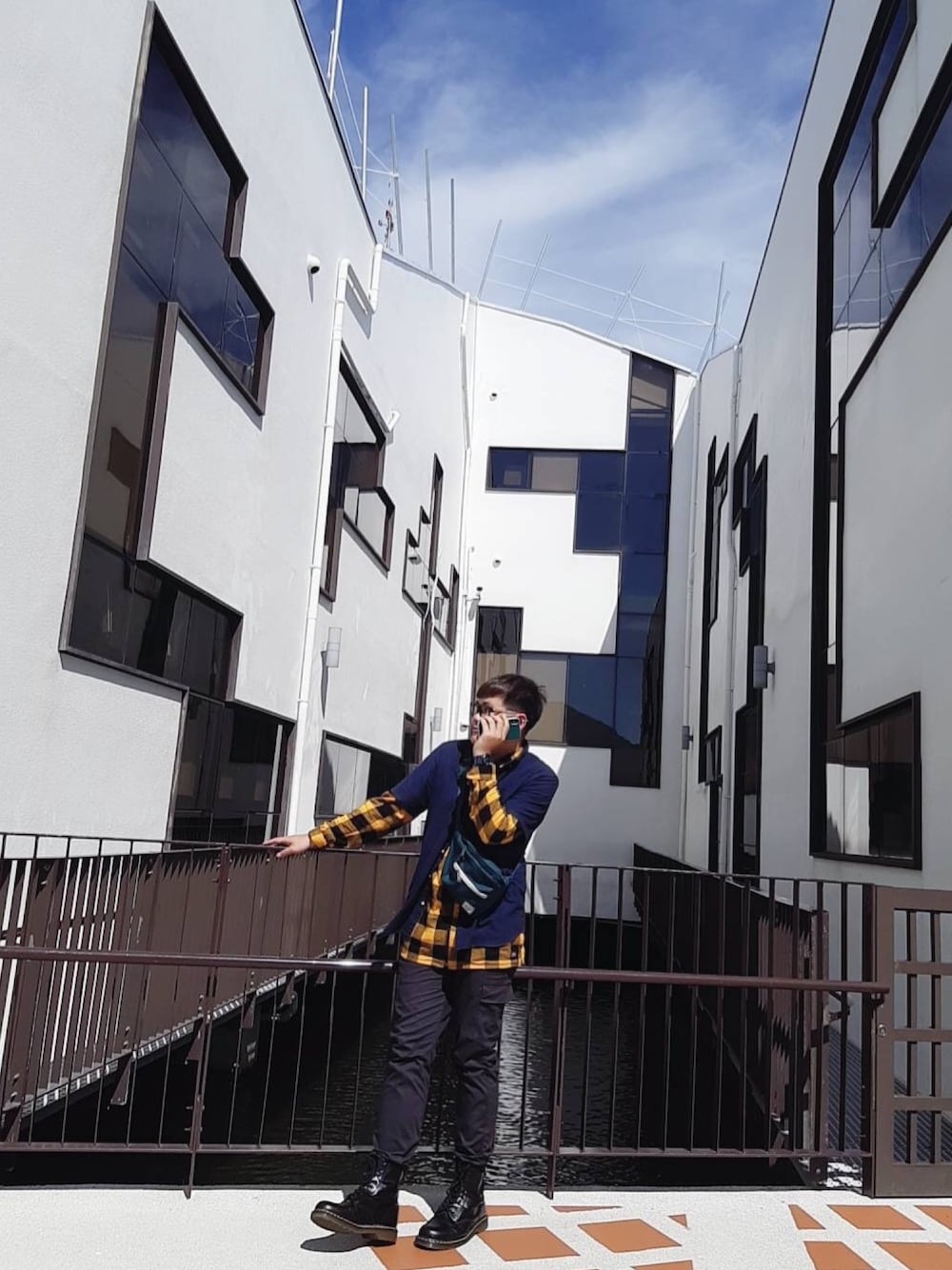 「fashion、hot」｜「GAPのアイテム（ジャケット/アウター、ブルー系）」を使った、Dex Fang🇹🇼さん（メンズ・175cm）の秋コーディネートの1枚目の写真