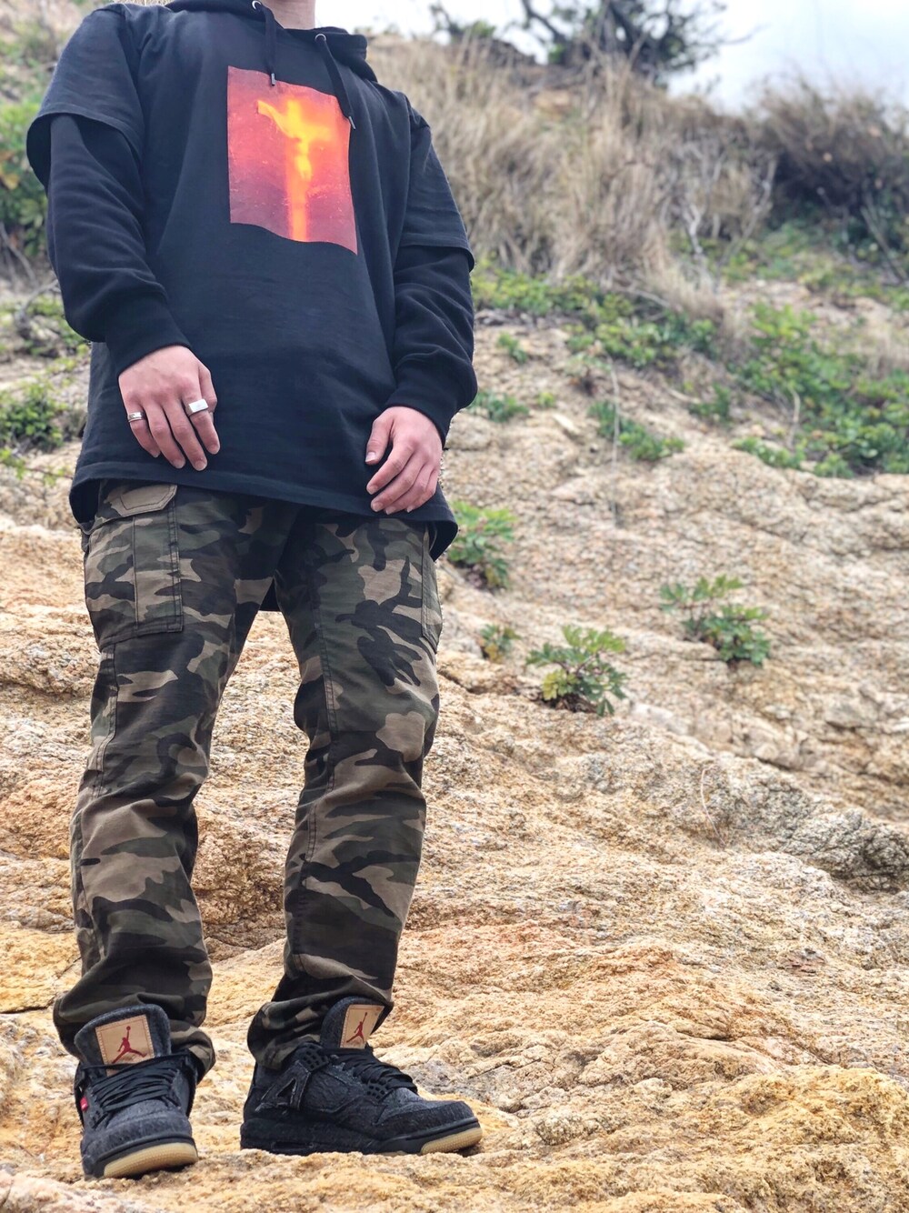 「street、スニーカーコーデ、おしゃれさんと繋がりたい、NIKE、H&M、Jordan」｜「NIKEのアイテム（スニーカー、ブラック系）」を使った、りゅういちさん（メンズ・168cm）の春コーディネートの1枚目の写真