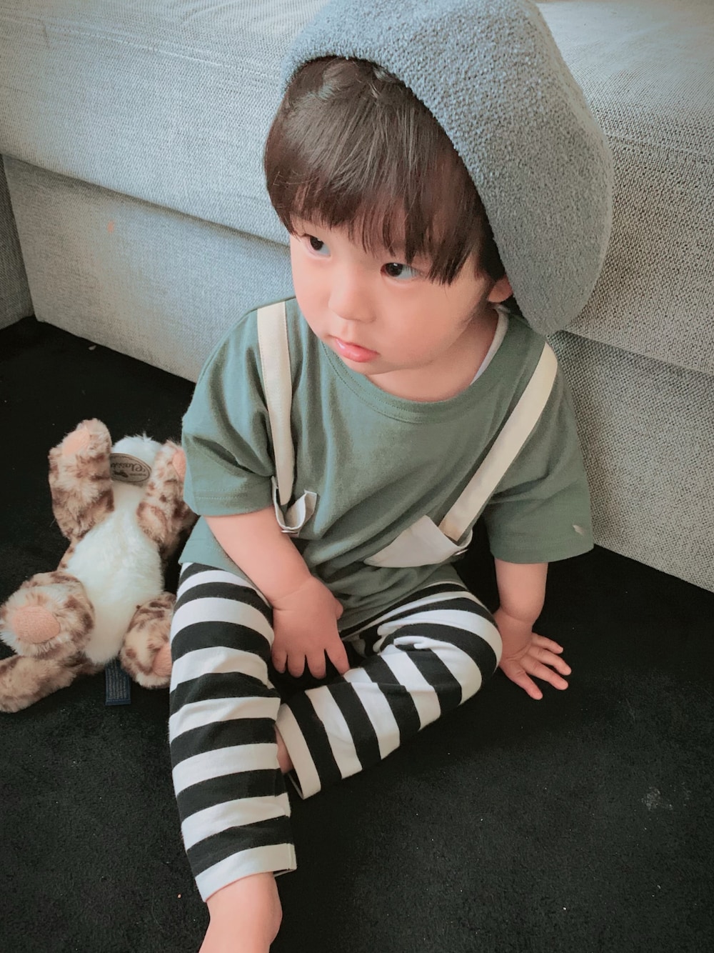 「キッズコーデ、こどもの日、男の子、1歳、春コーデ、マルーク、kids、シンプルコーデ、ベレー帽」｜「maarookの[80-140]天竺スペンダーTシャツ（Tシャツ/カットソー、グリーン系）」を使った、ぎんのすけとすずのすけさん（キッズ・90cm）の春コーディネートの1枚目の写真