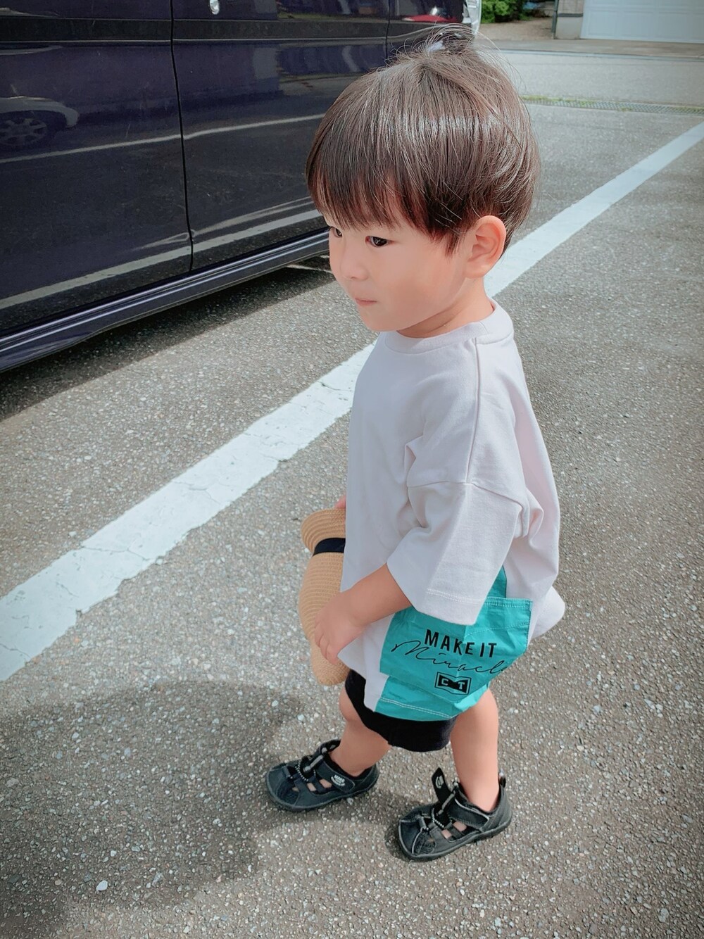 「夏コーデ、男の子コーデ、キッズファッション、おしゃれさんと繋がりたい、カジュアル、サンダル、オーバーサイズ」｜「CIAOPANIC TYPYのカーゴポケットTee（Tシャツ/カットソー、ベージュ系）」を使った、ぎんのすけとすずのすけさん（キッズ・100cm）の夏コーディネートの1枚目の写真