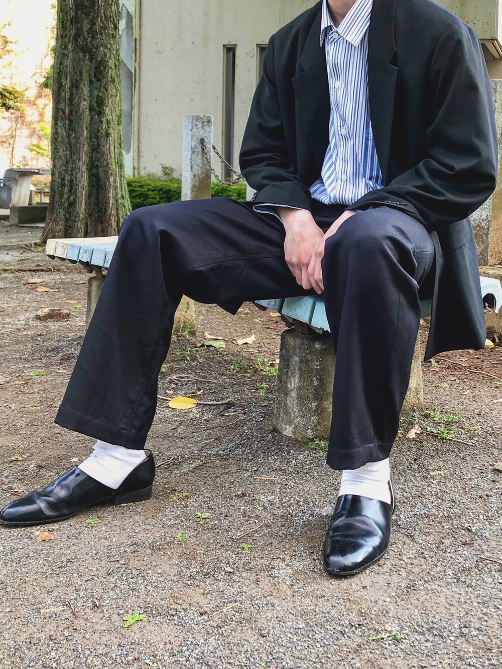 「春コーデ、春、大人コーデ、ジャケットスタイル、シャツスタイル、大学生」｜「orderのorder loose twill pants（チノパンツ、ブラック系）」を使った、Yuta さん（メンズ・180cm）の春コーディネートの1枚目の写真
