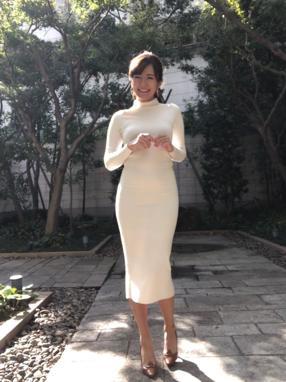 「秋冬コーデ、大人コーデ、プチプラコーデ、ニットワンピース、大人かわいい、ザラ、白ワンピ、大人モテ、155㎝コーデ」｜「ZARAのアイテム（ワンピース/ドレス、ホワイト系）」を使った、@seeeeiiiiraaaaさん（レディース・155cm）の秋コーディネートの1枚目の写真