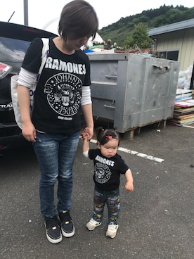 こうめ姫使用「RUDE GALLERY（RAMONES MEET RUDE GALLERY TEE）」的時尚穿搭