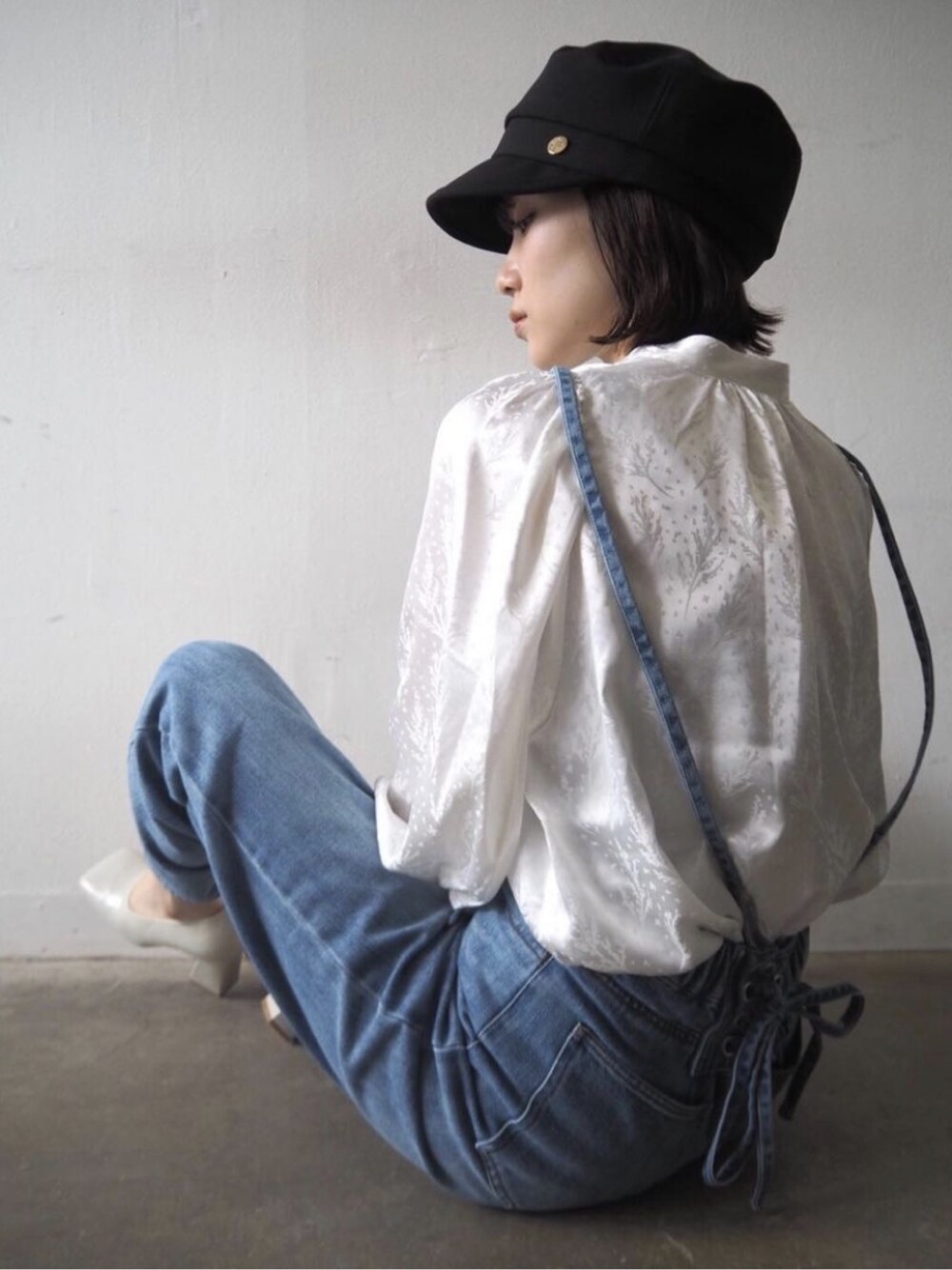 「Lumierのアイテム（シャツ/ブラウス、ホワイト系）」を使った、memeさん（レディース・159cm）の冬コーディネートの1枚目の写真