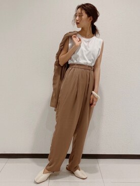 「サテンパンツ」｜「アイテム（その他シューズ）」を使った、小山 愛梨さん（レディース・153cm）の冬コーディネート