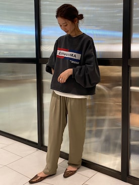 「ピスタチオ」｜「アイテム（スウェット）」を使った、小山 愛梨さん（レディース・153cm）の春コーディネート