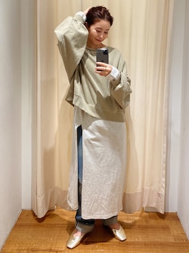 「ピスタチオ」｜「アイテム（スウェット）」を使った、小山 愛梨さん（レディース・153cm）の秋コーディネート