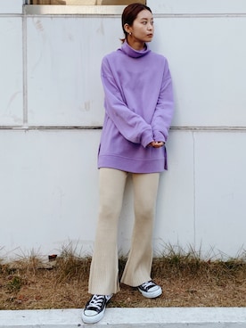 「リブニット」｜「アイテム（スウェット）」を使った、小山 愛梨さん（レディース・153cm）の冬コーディネート