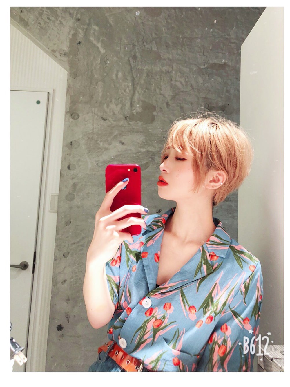 「シンプルコーデ、夏コーデ、花柄、楽チンコーデ、オトナカジュアル、ラフ、ショート、ブラウス、クリア、夏」｜「DHOLICのアイテム（トップス、ブルー系）」を使った、おりこさん（レディース・155cm）の夏コーディネートの1枚目の写真